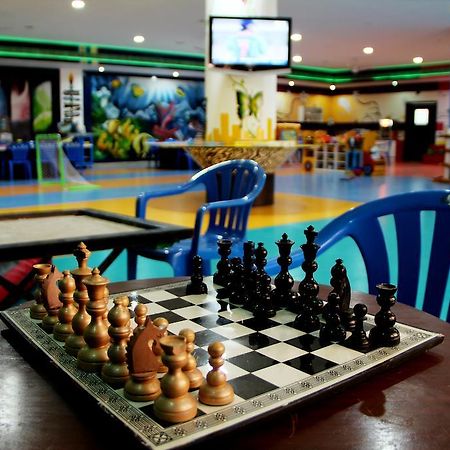 Hotel Leonia Holistic Destination Shamirpet Esterno foto