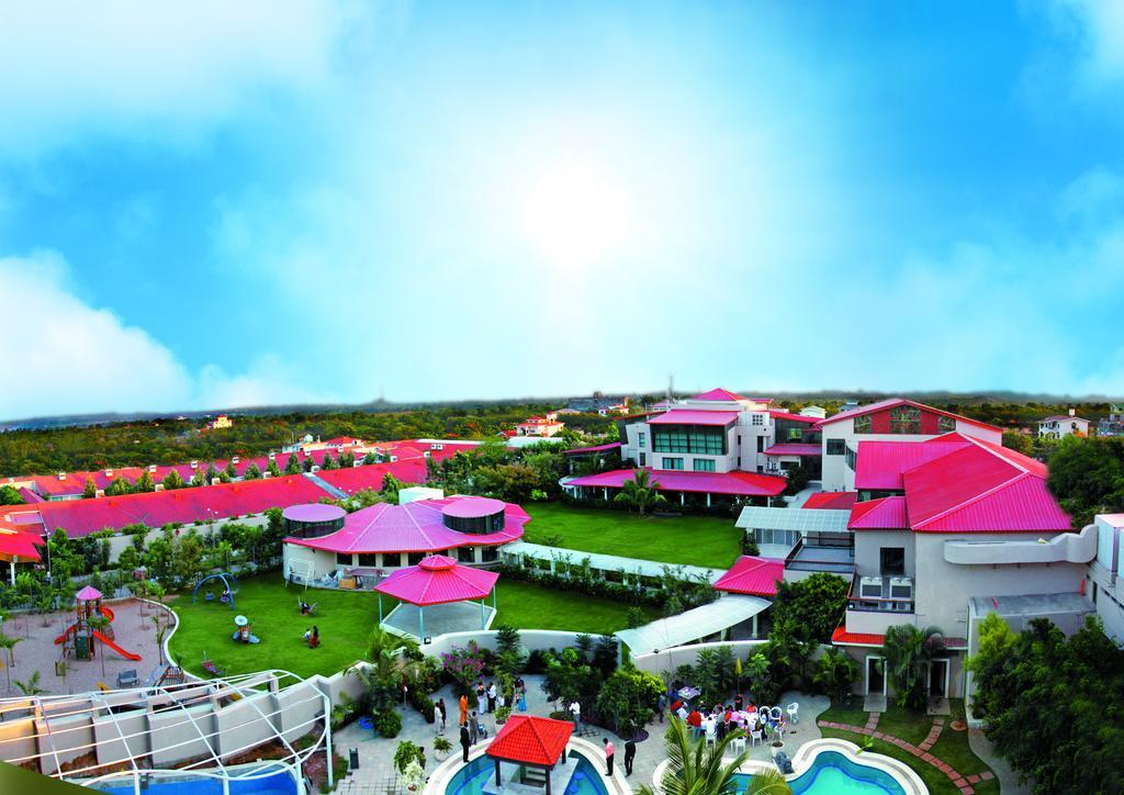 Hotel Leonia Holistic Destination Shamirpet Esterno foto