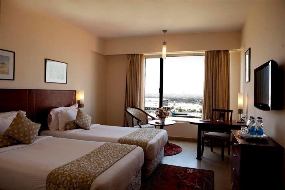 Hotel Leonia Holistic Destination Shamirpet Esterno foto