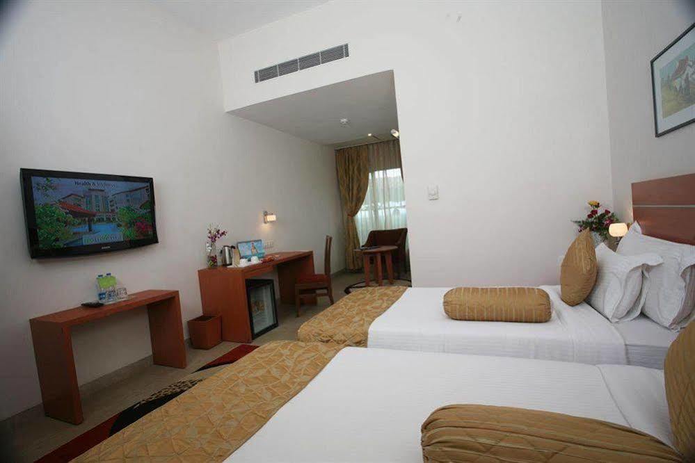 Hotel Leonia Holistic Destination Shamirpet Esterno foto